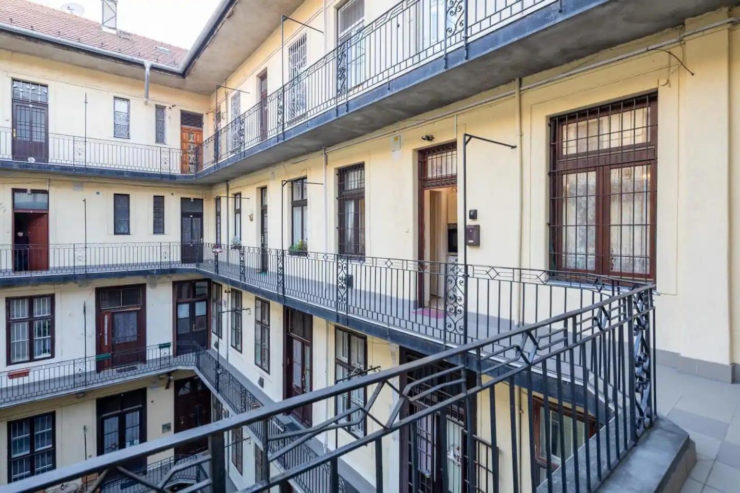 Vamhaz Boulevard Apartments Boedapest Buitenkant foto